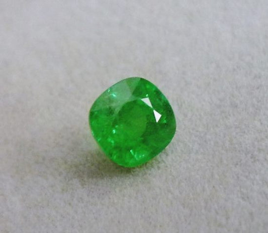 1.16CT GORGEOUS  VIVID CHROME GREEN TSAVORITE GARNET