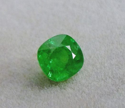 1.16CT GORGEOUS  VIVID CHROME GREEN TSAVORITE GARNET