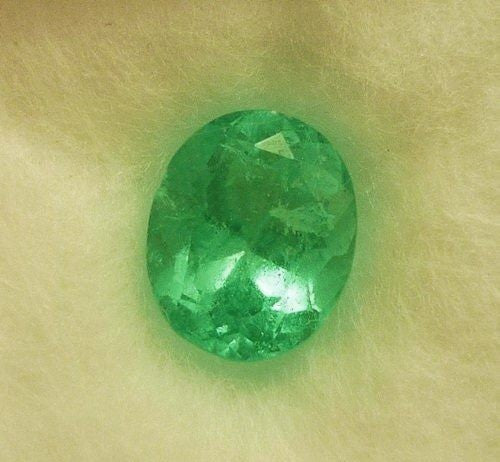 1.22CT GORGEOUS 100% NATURAL TOP GREEN EMERALD