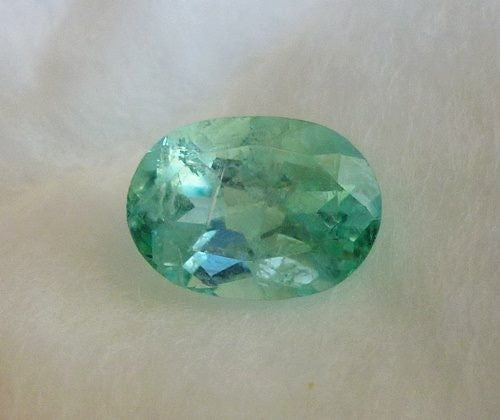 1.37CT DAZZLING  NATURAL NEON GREEN COLOMBIAN EMERALD