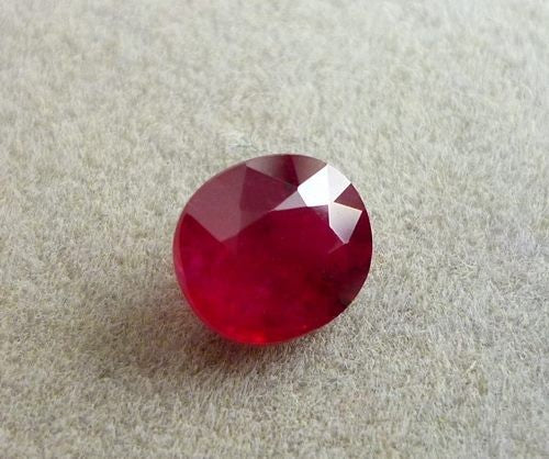 1.37CT GORGEOUS NATURAL BLOOD RED OVAL RUBY