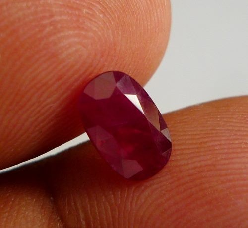 1.53CT GORGEOUS BLOOD RED OVAL RUBY