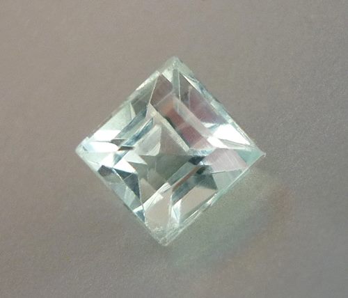 1.57CT ゴージャスなアクアブルーの天然アクアマリン