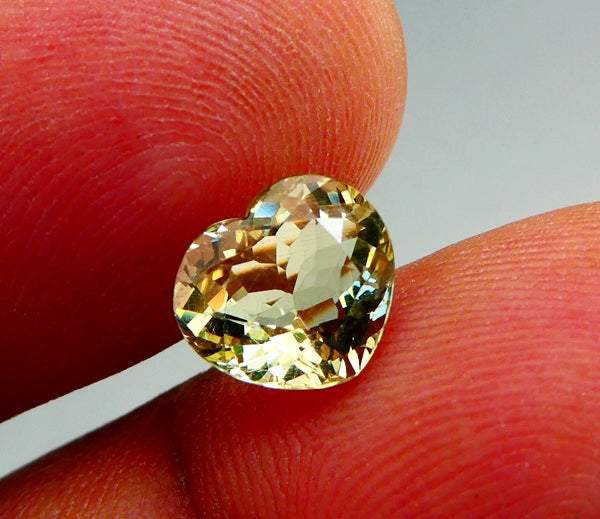 1.64CT 美しいハートカット 100% 天然カナリーイエローベリル