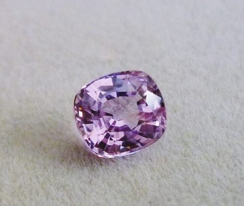 1.84CT 素晴らしいパープル ピンク スピネル