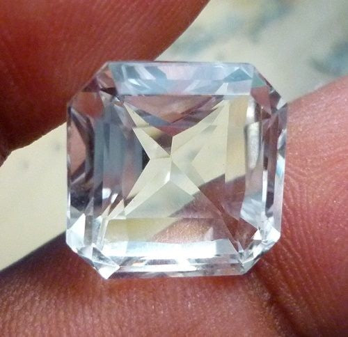 12.07CT FLAWLESS BEST CUT NATURAL WHITE QUARTZ