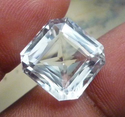 12.07CT FLAWLESS BEST CUT NATURAL WHITE QUARTZ