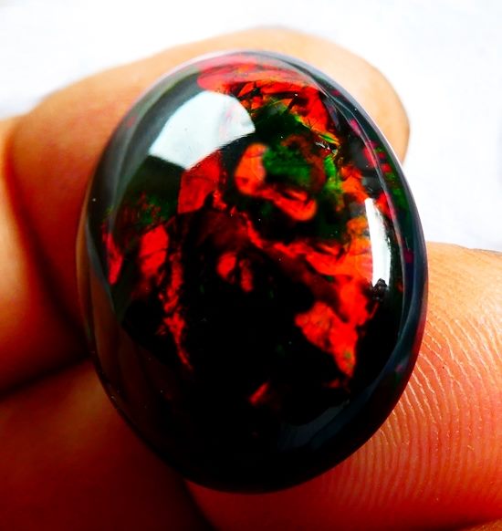 16.23CT UNHEATED HUGE RAINBOW STUNNER FLASHING BLACK OPAL