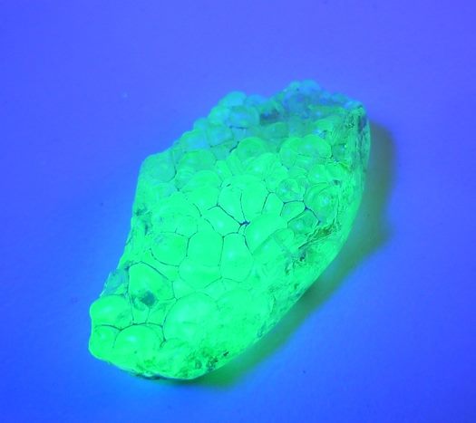 18.72CT 非常に希少な巨大でユニークな UV 反応性蛍光原石ハイアライト オパール