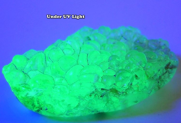 18.72CT 非常に希少な巨大でユニークな UV 反応性蛍光原石ハイアライト オパール