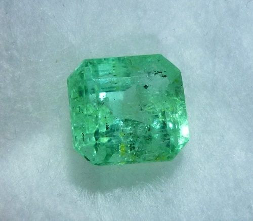 2.05CT GORGEOUS NATURAL NEON GREEN EMERALD