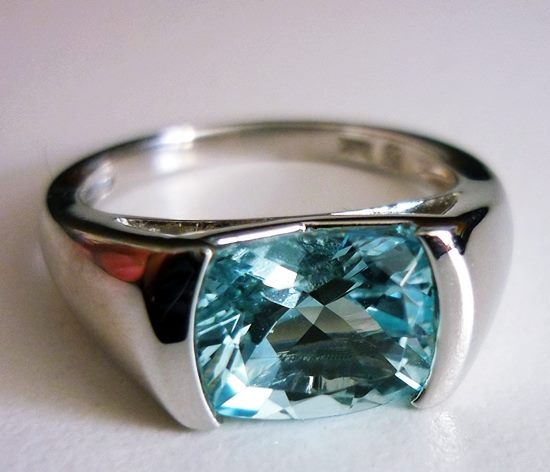 2.20CT EXCELLENT AQUAMARINE 18K SOLID WHITE GOLD RING