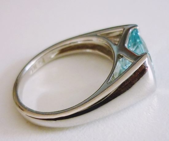 2.20CT EXCELLENT AQUAMARINE 18K SOLID WHITE GOLD RING