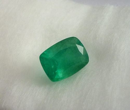 2.31CT GORGEOUS NATURAL GREEN COLUMBIAN EMERALD