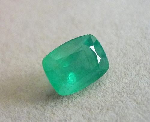 2.31CT GORGEOUS NATURAL GREEN COLUMBIAN EMERALD