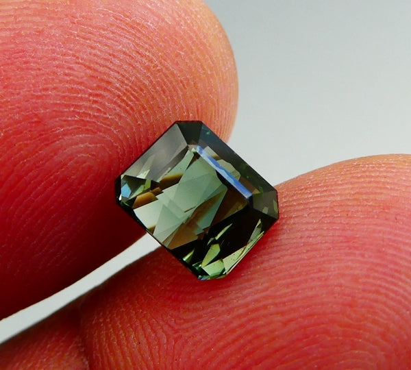 2.33CT EXCELLENT OCTAGON 100% NATURAL OLIVE GREEN TOURMALINE