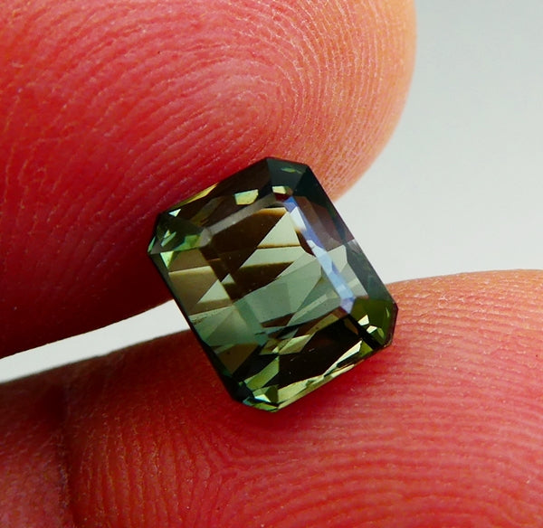 2.33CT エクセレント オクタゴン 100% 天然オリーブ グリーン トルマリン