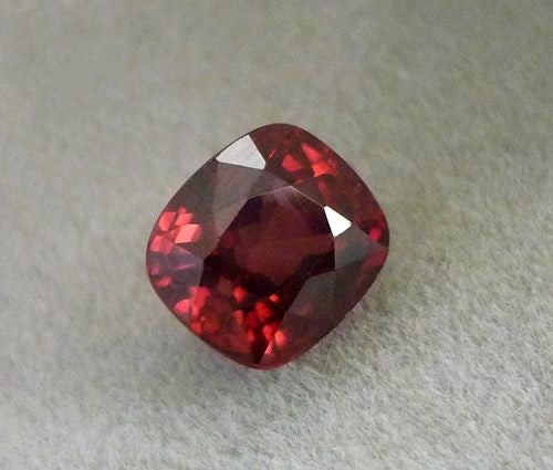 2.34CT SPARKLING NATURAL REDDISH PINK ZIRCON