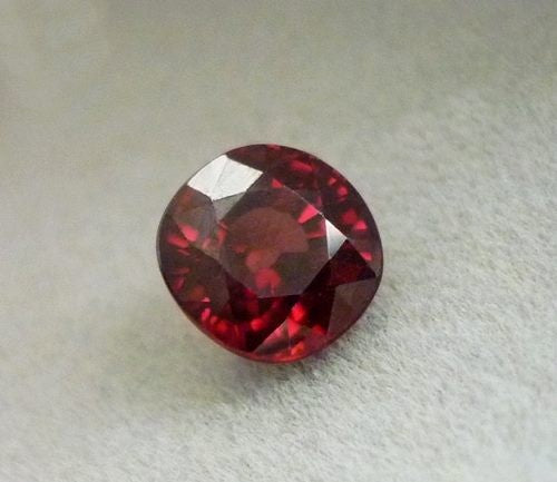 2.34CT スパークリングナチュラルリッチレッドジルコン