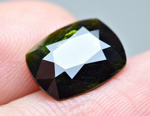 2.60CT  RARE COLLECTORS STONE WITH RUTILE NEEDLES DARK GREEN EPIDOTE