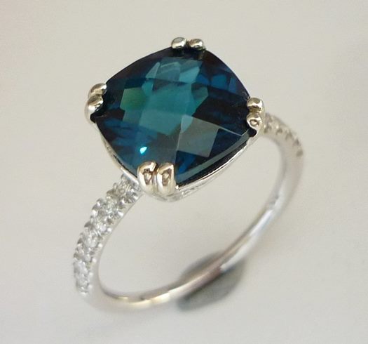 2.75CT BLUE COLOUR STONE & DIAMOND 14K SOLID WHITE GOLD RING