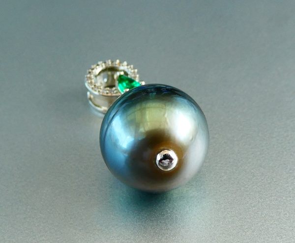 28.10CT EXCELLENT GIANT GENUINE CULTURED PEACOCK BLACK TAHITIAN PEARL 925 STERLING SILVER PENDANT