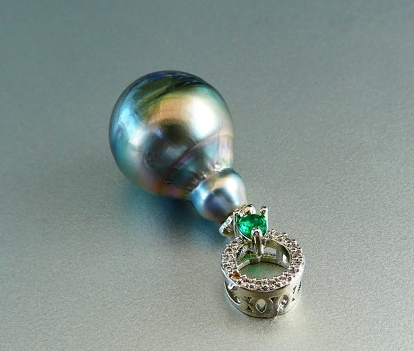 28.10CT EXCELLENT GIANT GENUINE CULTURED PEACOCK BLACK TAHITIAN PEARL 925 STERLING SILVER PENDANT