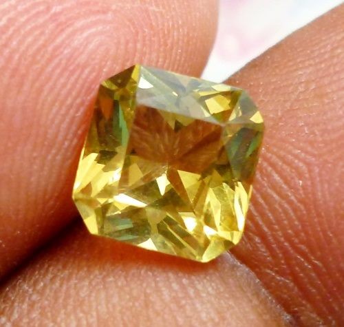 3.20CT GORGEOUS NATURAL YELLOW COLOUR APATITE