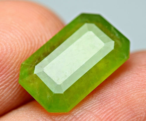 3.40CT VERY RARE COLLECTORS STONE HUGE 100% NATURAL GREEM TREMOLITE