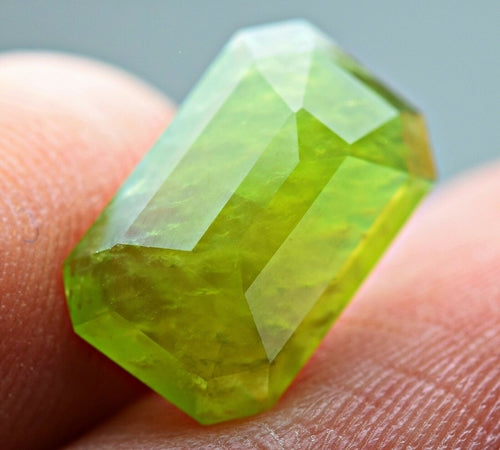 3.40CT VERY RARE COLLECTORS STONE HUGE 100% NATURAL GREEM TREMOLITE