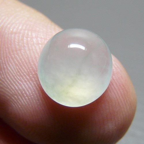 3.40CT UNTREATED PALE GREEN NATURAL A GRADE JADEITE