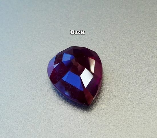 3.79CT 優れた巨大な洋ナシの深い紫がかった赤色のガーネット