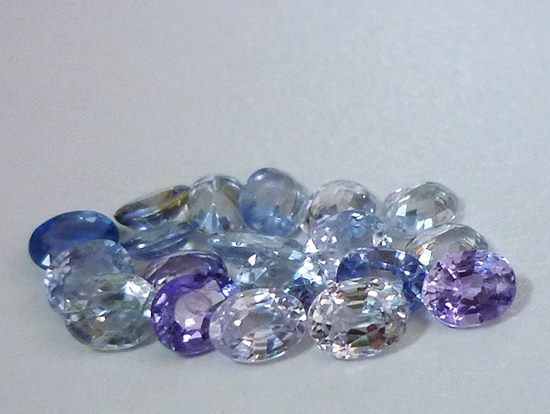 4.23CT BEAUTIFUL OVAL TOP MULTI-COLOUR CEYLON SAPPHIRE LOT