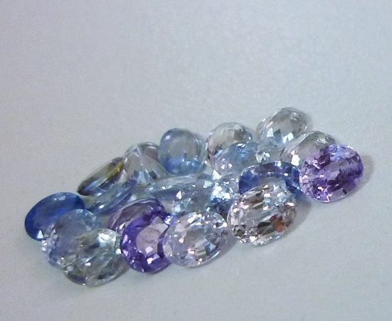 4.23CT BEAUTIFUL OVAL TOP MULTI-COLOUR CEYLON SAPPHIRE LOT