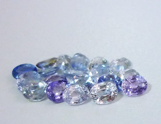 4.23CT BEAUTIFUL OVAL TOP MULTI-COLOUR CEYLON SAPPHIRE LOT