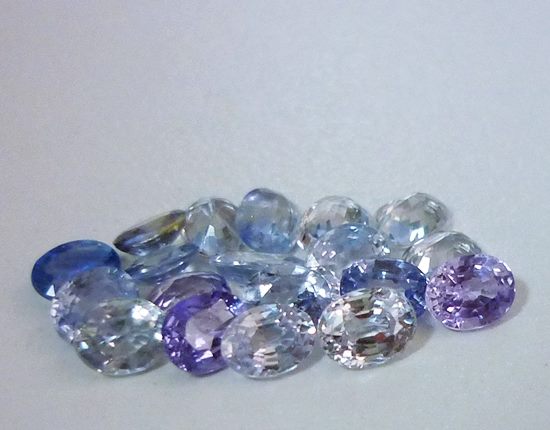 4.23CT BEAUTIFUL OVAL TOP MULTI-COLOUR CEYLON SAPPHIRE LOT