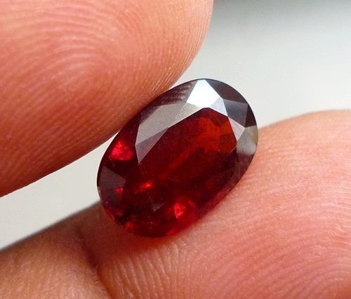 4.36CT NATURAL ORANGE RED SPESSARTITE GARNET