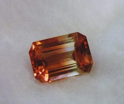 5.37CT RARE WHITE PINK BI-COLOUR COPPER & MANGANESE BEARING ELBAITE TOURMALINE