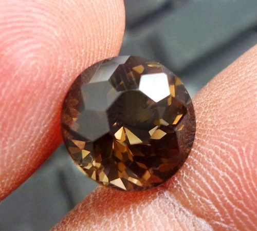 5.40CT DAZZLING CUSTOM CUT NATURAL SMOKEY BROWN QUARTZ