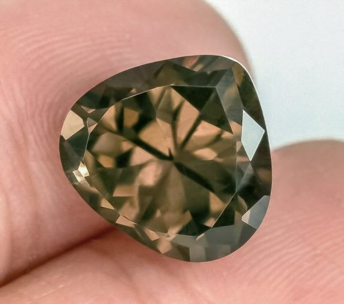 6.50CT EXCELLENT PEAR CUT 100% NATURAL SMOKEY BROWN QUARTZ