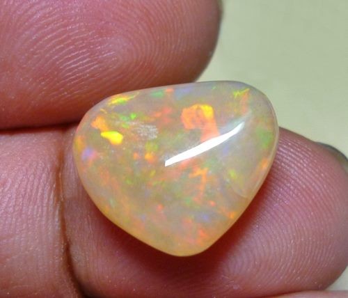 6.77CT RAINBOW FLASHING NATURAL CRYSTAL OPAL