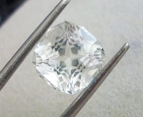 7.61CT CUSTOM CUT 100% NATURAL COLOURLESS WHITE TOPAZ