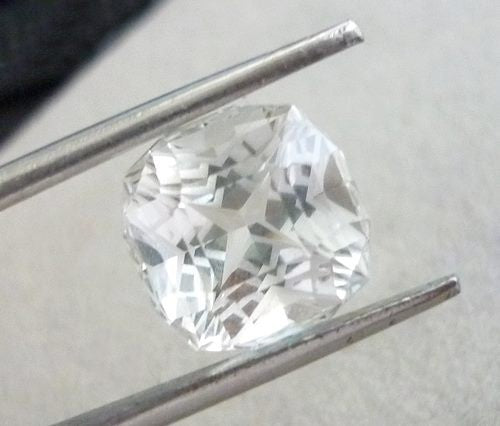 7.61CT CUSTOM CUT 100% NATURAL COLOURLESS WHITE TOPAZ