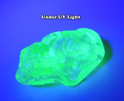 74.74CT 非常に希少な巨大でユニークな UV 反応性蛍光原石ハイアライト オパール