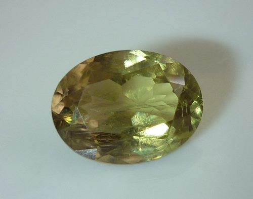 8.37CT 非常に希少な巨大なカラーチェンジトルコ産ダイアスポア