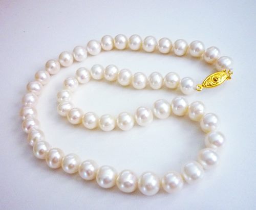 EXCELLENT GENUINE CULTURED WHITE PEARL NECKLACE