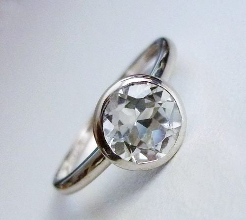 GORGEOUS DAZZLING WHITE TOPAZ 10K SOLID WHITE GOLD RING