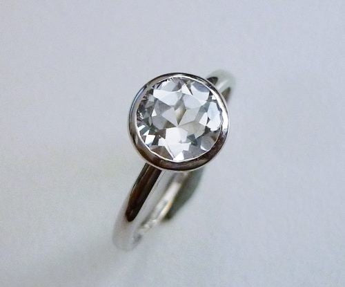 GORGEOUS DAZZLING WHITE TOPAZ 10K SOLID WHITE GOLD RING