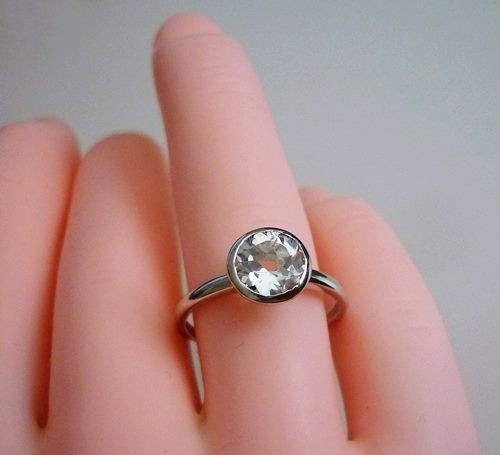 GORGEOUS DAZZLING WHITE TOPAZ 10K SOLID WHITE GOLD RING