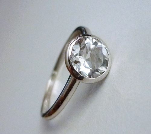 GORGEOUS DAZZLING WHITE TOPAZ 10K SOLID WHITE GOLD RING